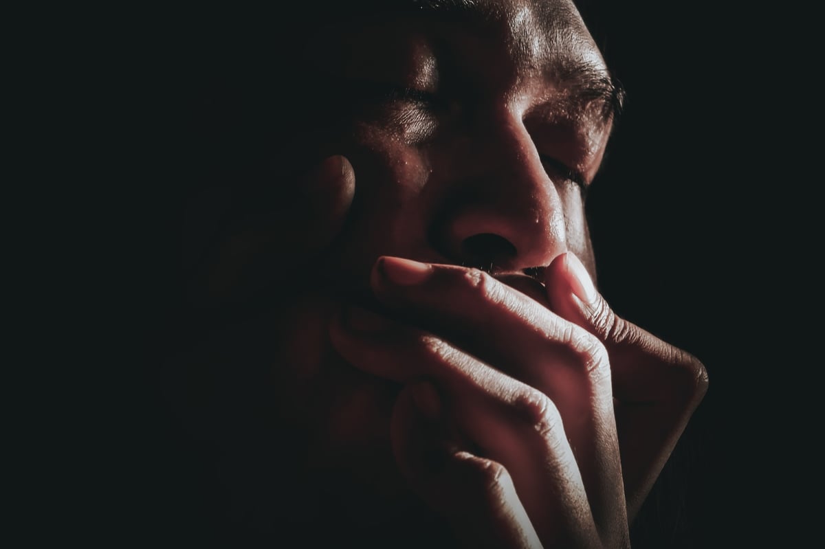 Persona stanca e pensierosa